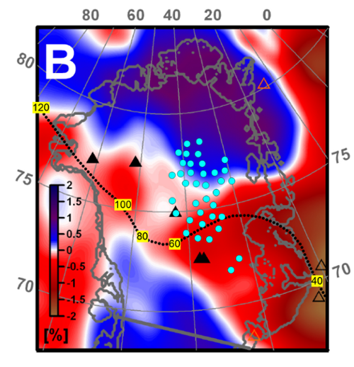 Сейсмическая томография Гренландии на глубине 150 км. Красным цветом выделены низкоскоростные участки, соответствующие областям с повышенной температурой. Пунктирная линия - одна из реконструкций «прохождения» плюма с указаниями возраста в млн лет. Голубые точки – участки, где результаты радарной съемки показали наличие воды под ледником.